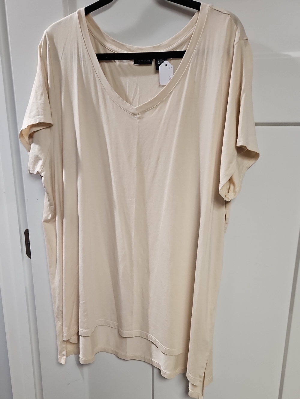 Tahari Cream V-Neck Short Sleeve Tee